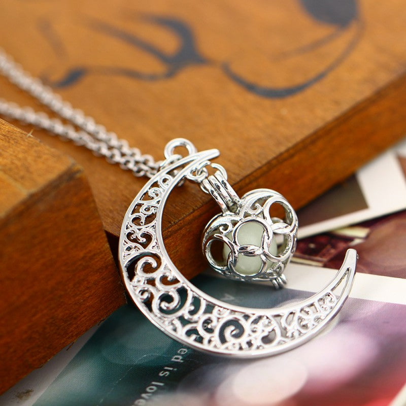 Collier pendentif lumineux argenté – vue 4